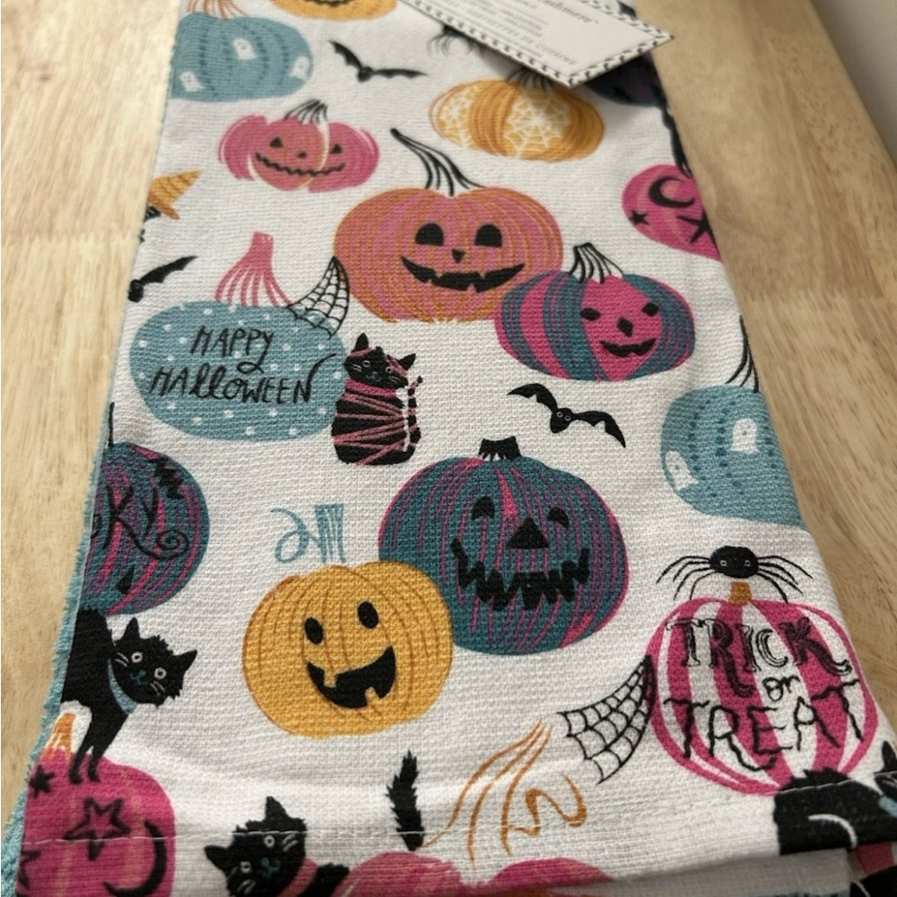 ⭐️ 2/$50 Cupcakes & Cashmere Halloween Kitchen Towels Ghost Pumpkin Cats - Picture 2 of 4